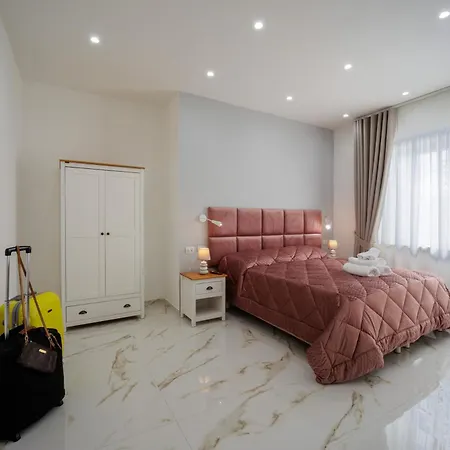 Reddimus Oda ve Kahvaltı 4*